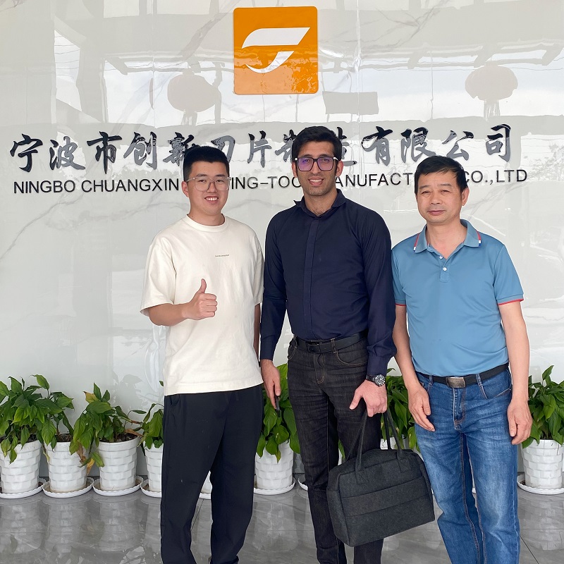 Cliente estrangeiro visita Ningbo Chuangxin Cutting-Tool Manufacture Co., Ltd.